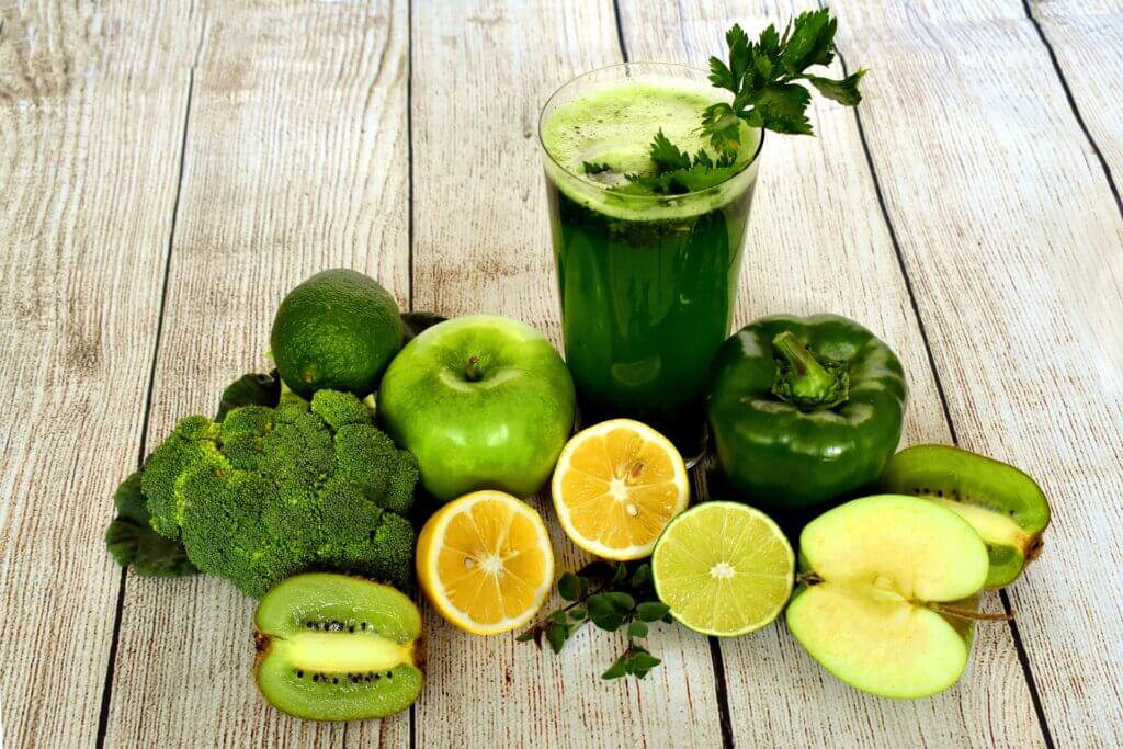 fruits et légumes verts pour un smoothie