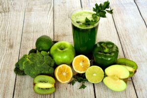 fruits et légumes verts pour un smoothie
